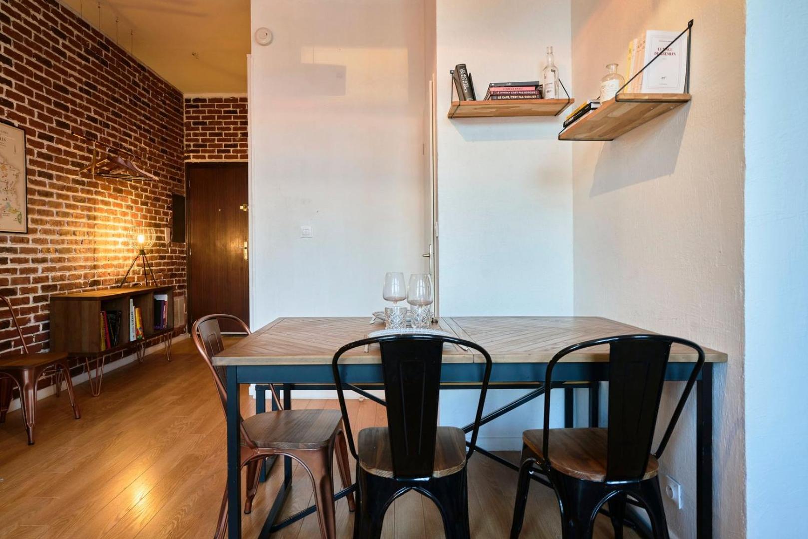1 Bedroom Apartment Near Metro, Shops & Schools リール エクステリア 写真