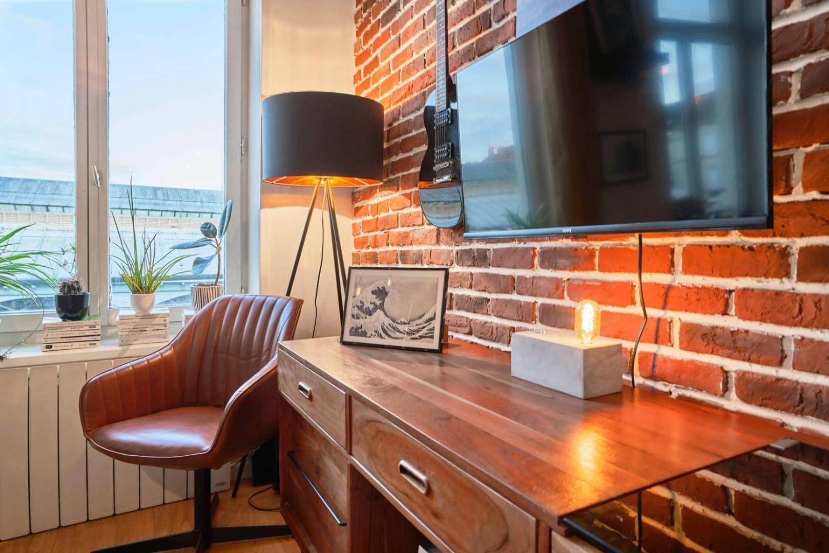 1 Bedroom Apartment Near Metro, Shops & Schools リール エクステリア 写真